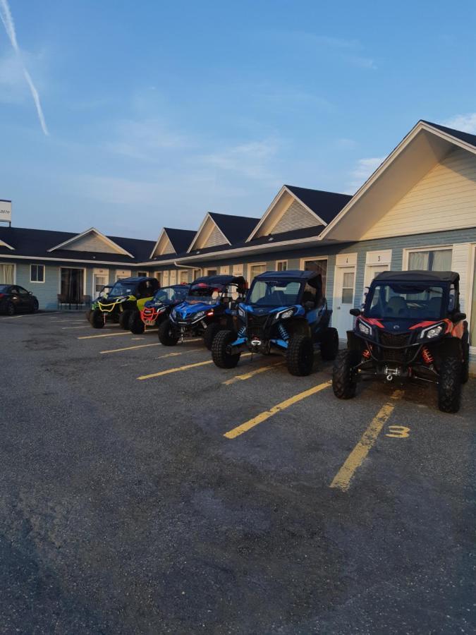 Motel Nanook แคป-ชาต์ ภายนอก รูปภาพ